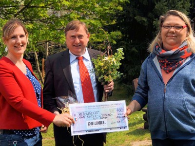 Scheckübergabe an den Naturerlebnispfad der AWO Kinder- und Jugendhilfe
