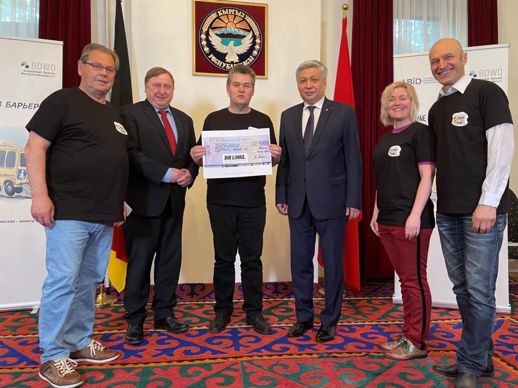Abgeordnete der LINKEN spenden für Projekt „Djamila – ein Rolli-Bus für Kirgisistan“