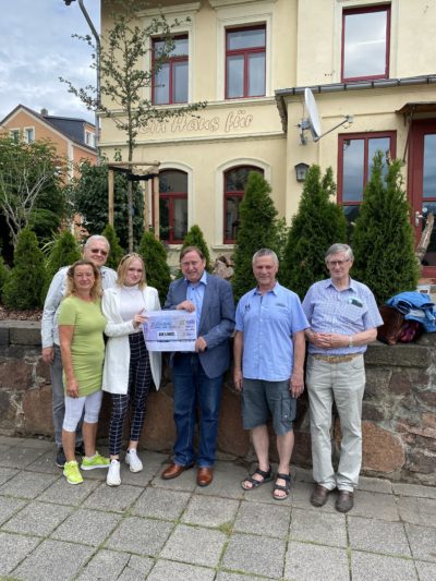 Spendenscheckübergabe an das Haus für Vieles e.V.