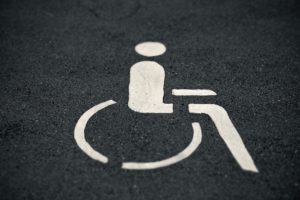 Unberechtigtes Parken auf Schwerbehinderten-Parkplatz ist kein Kavaliersdelikt